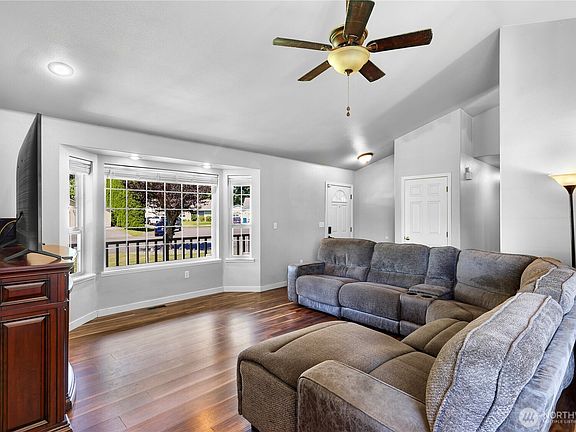 2nd image of 621 Cedar Tree Drive