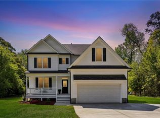 1215 Victory Blvd, Yorktown, VA 23693