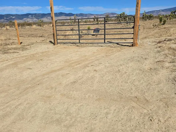 1000 Gaskell Rd, Rosamond, CA 93560