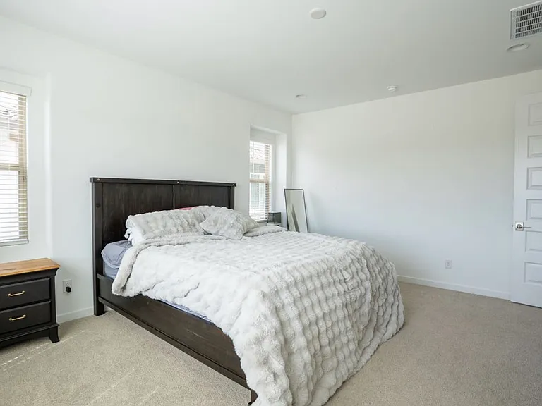 3529 E Rollins St — Photo 5
