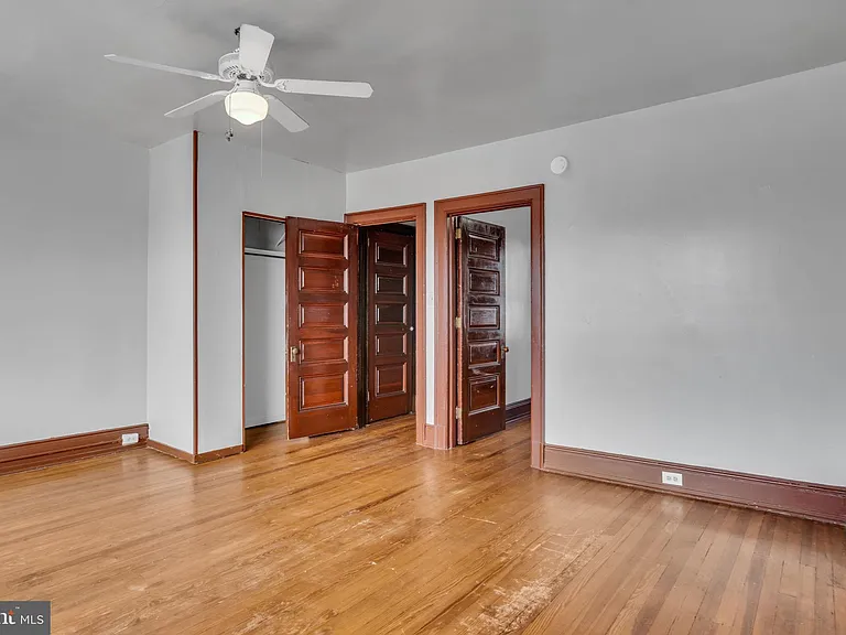 727 E Market St — Photo 23