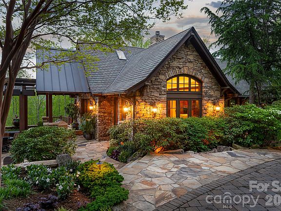 29th image of 66 N Deerhaven Ln