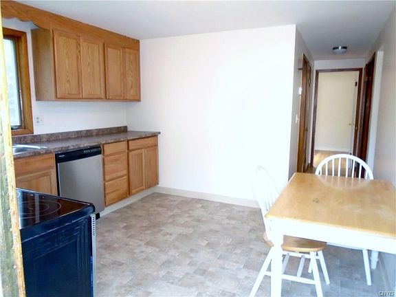 3rd image of 124 Miller Dr