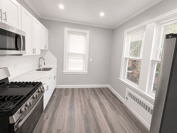 2nd image of 197-199 Hansbury Ave #2