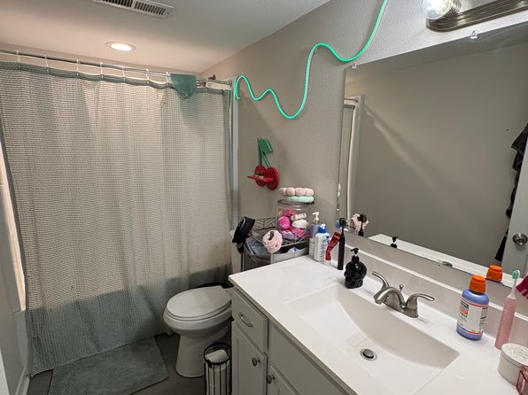 1004 Country Club Dr #D