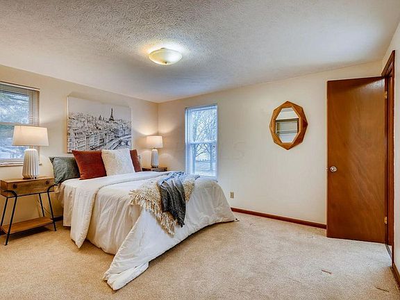 5th image of 1390 Darcann Dr