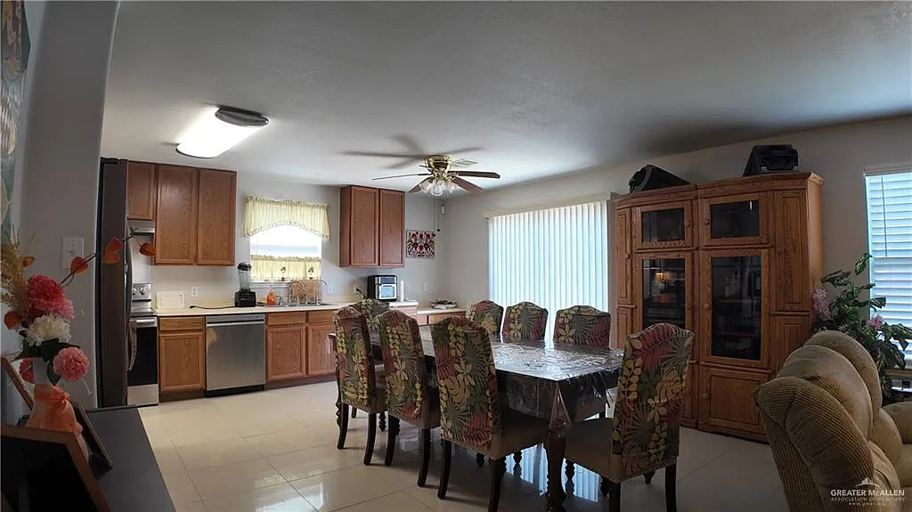 3 bed, 2.5 bath, 2676 sqft, $2,700 — Photo 3