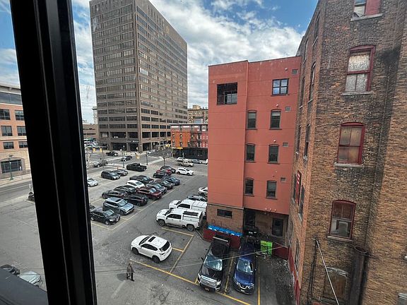 4th image of 110 Walton St #402