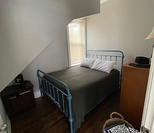 5th image of 1941 W Balmoral Ave APT 1R