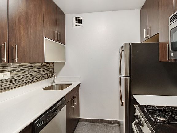 3rd image of 200 E 33rd St APT 7C