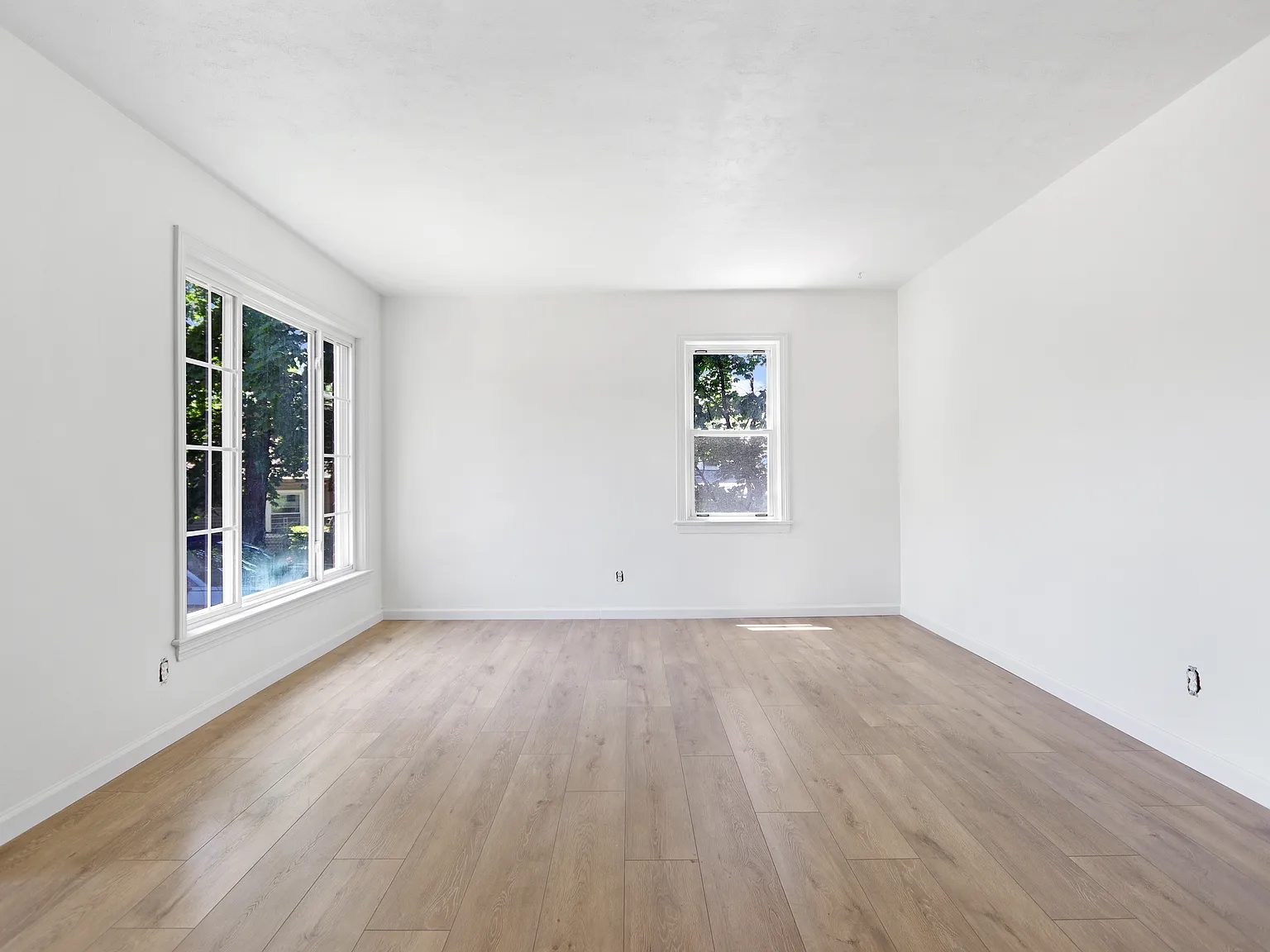 3 bed, 2200 sqft, $2,400 — Photo 3