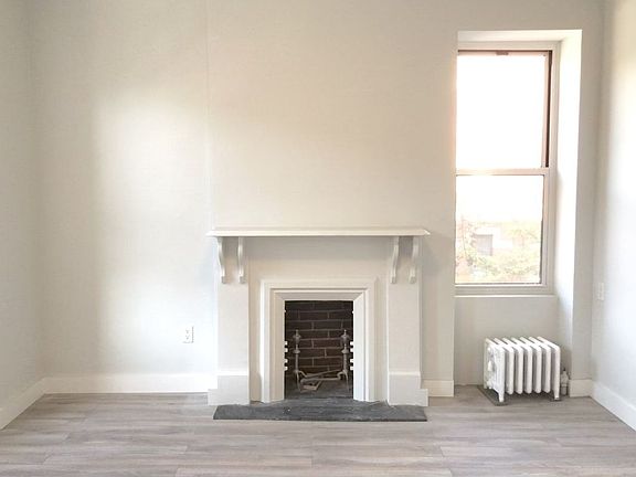 2nd image of 358 W 48th St APT 3N