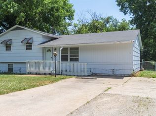 1906 SE Washington St, Topeka, KS 66607