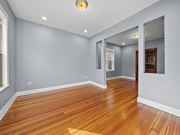 5th image of 1632 N Tripp Ave