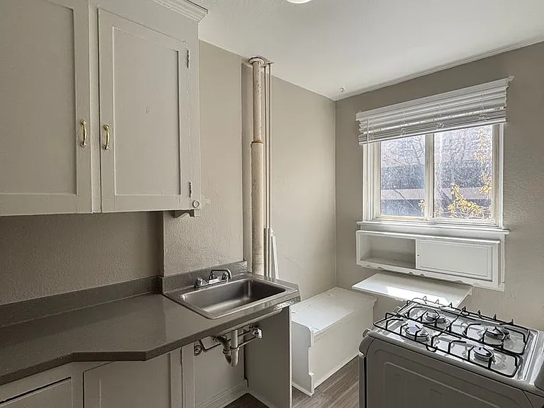 Charlesgate Apartments - Vintage Studios — Photo 37