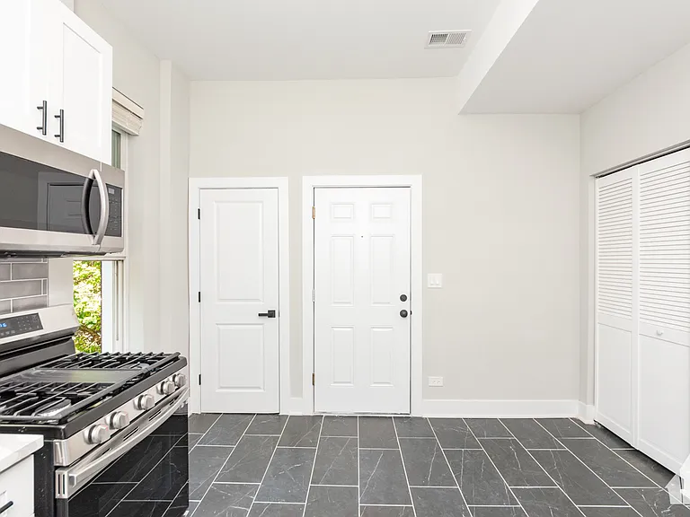 2658 W Cortez St #3 — Photo 7