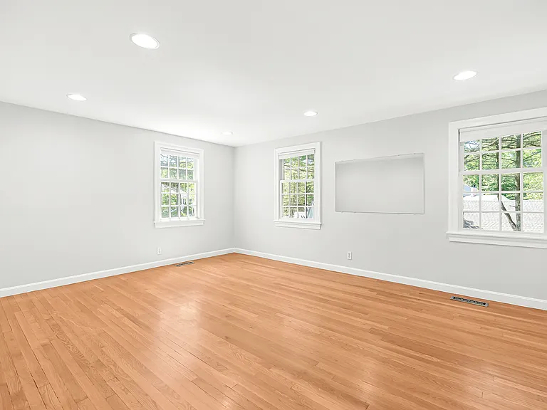 88 Jericho Rd — Photo 10