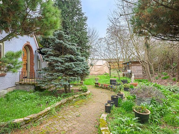 3rd image of 325 River Rd