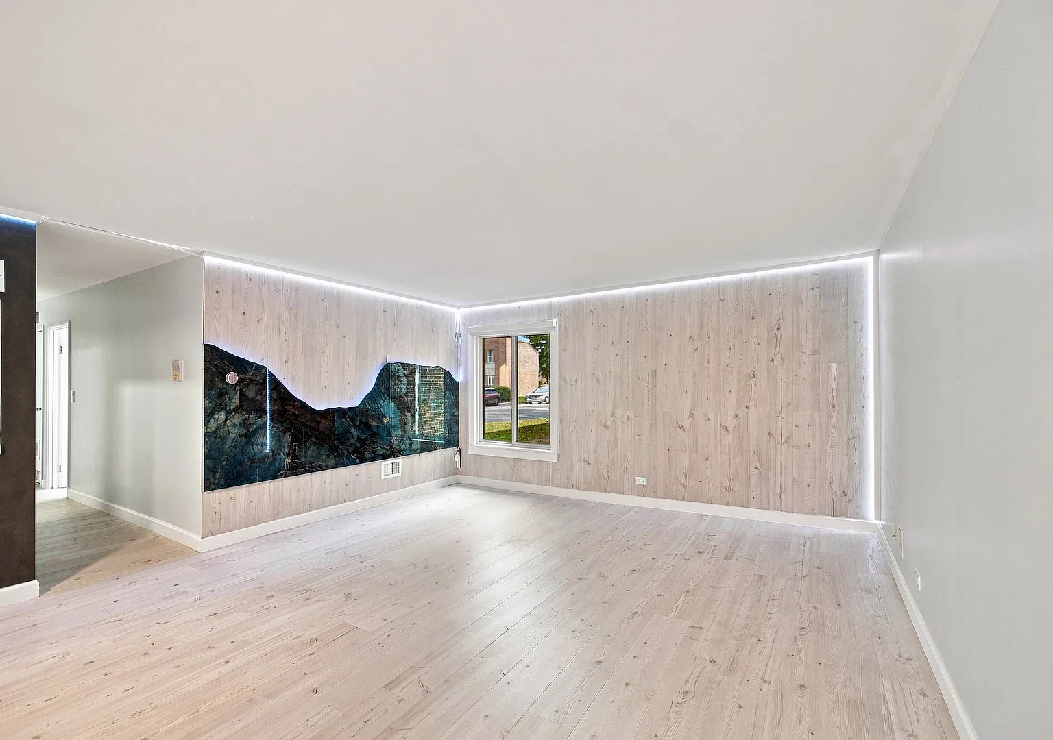 2 bed, 968 sqft, $2,150 — Photo 3