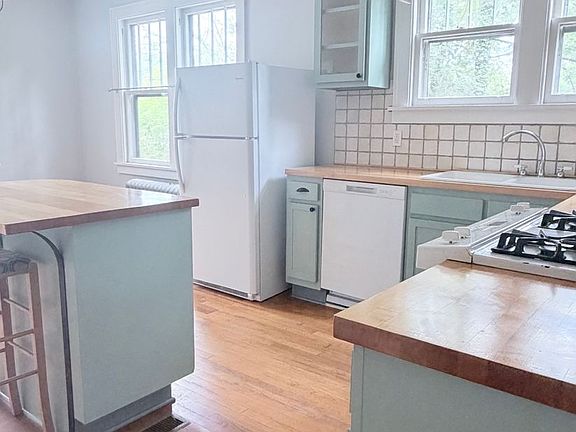 3rd image of 8 Salem Ave