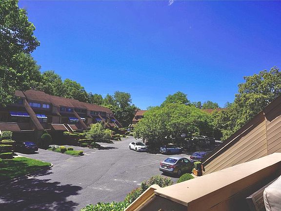 4th image of 27 John Bean Ct