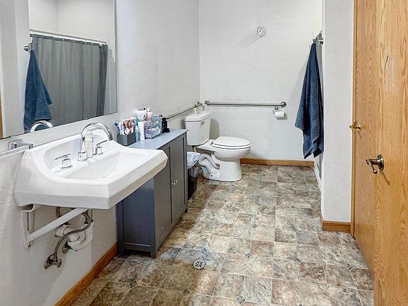 5th image of W7840 Airport Rd