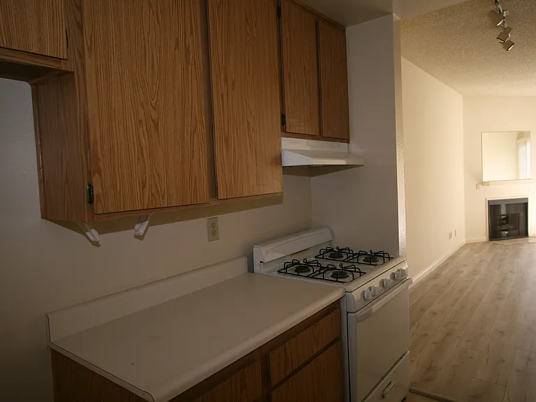 3637 Clarington Ave #112 — Photo 15