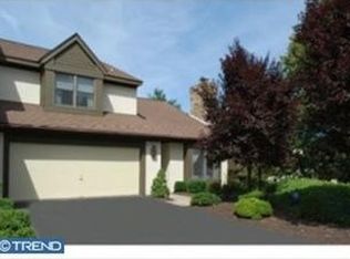 214 Springhouse Pond Dr, Chesterbrook, PA 19087