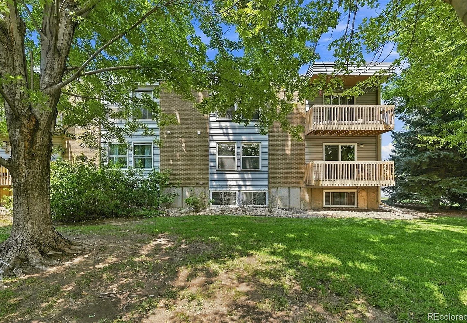 2 bed, 1.0 bath, 913 sqft, $1,975 — Photo 1