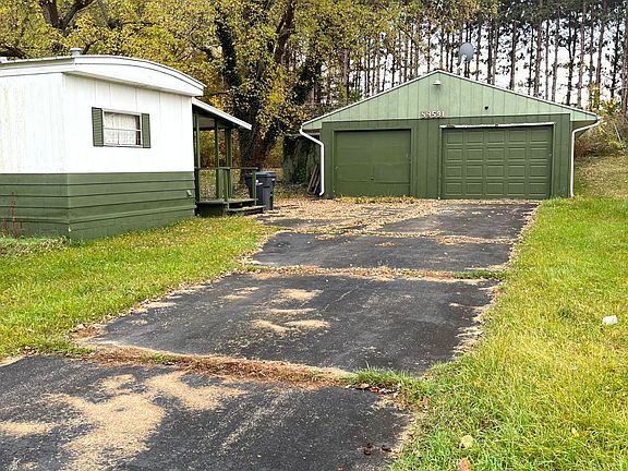 3rd image of 59591 Jerrdean Dr