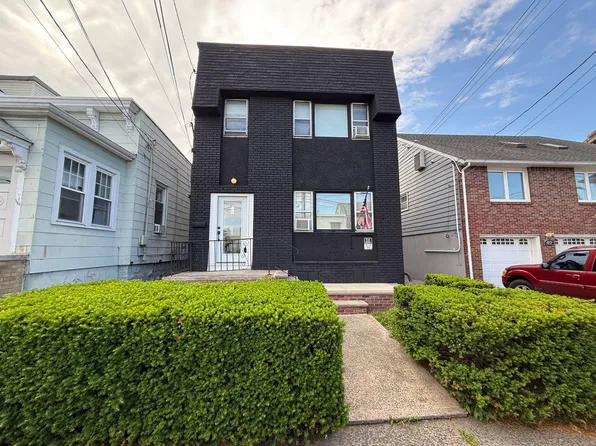 42 Lincoln St, Fairview, NJ