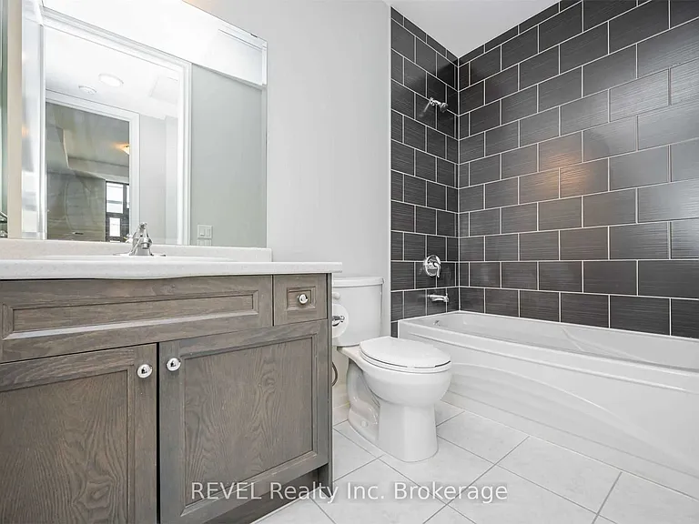 112 King St E #907 — Photo 21