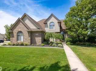 51398 Westwood Dr, Macomb, MI
