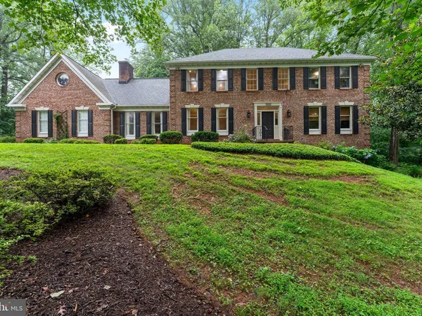 8464 Turkey Run Dr, Warrenton, VA 20187
