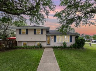 4001 N Lincoln St, Westmont, IL 60559