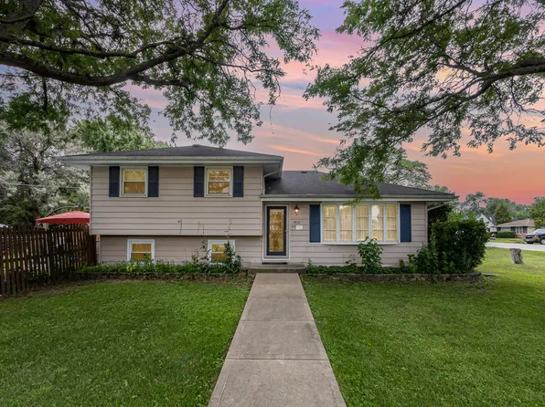 4001 N Lincoln St, Westmont, IL 60559