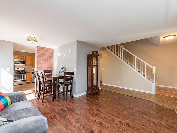 5th image of 118 E Green Valley Ct