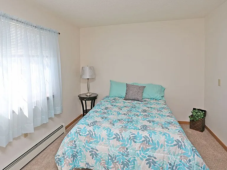 BAY MANOR APARTMENTS — Photo 22