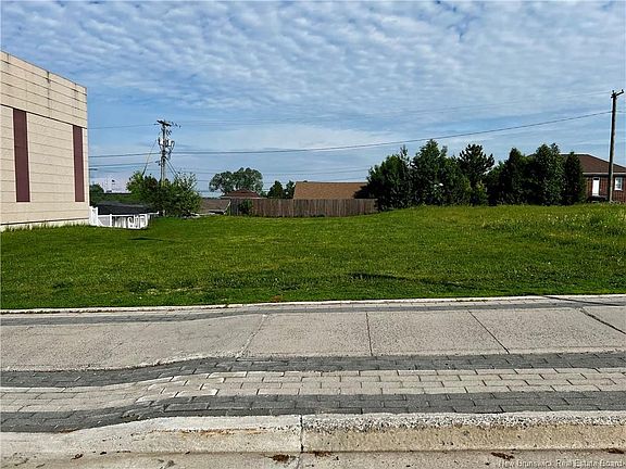 2nd image of 326 Broadway Blvd