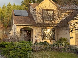 1039B Chilcotin Cres, Kelowna, BC V1V2L6