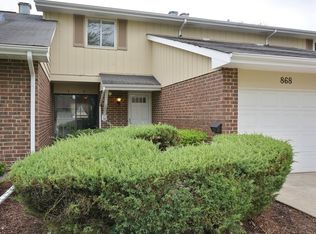 868 Heatherbrook Ct, Wheaton, IL 60189