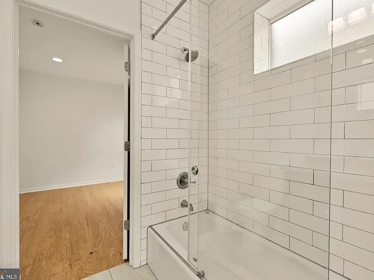 760 Gresham Pl NW — Photo 24