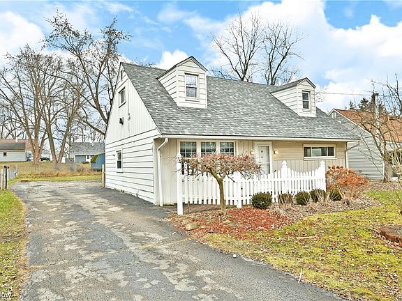 3rd image of 2332 Clyde St