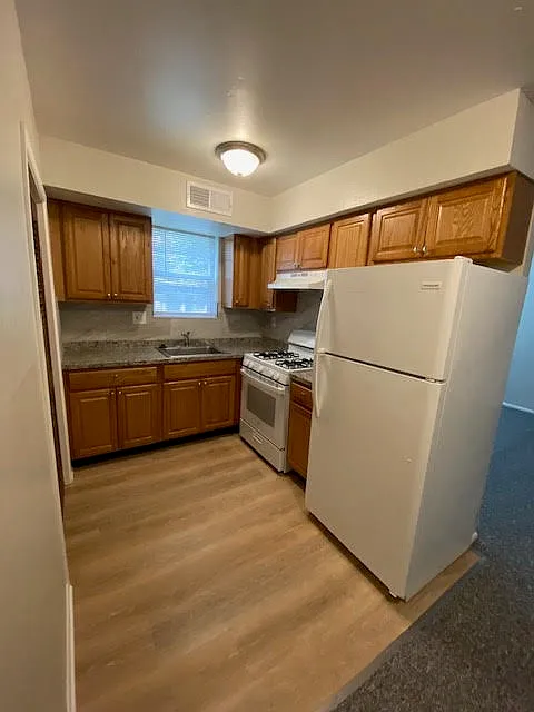 7840 Hasbrook Ave — Photo 3