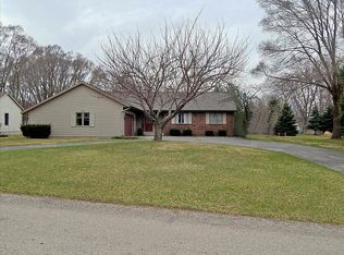 2633 Spring Ct, Zeeland, MI 49464