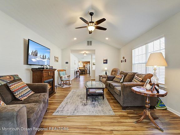 5th image of 2405 Torrington Drive
