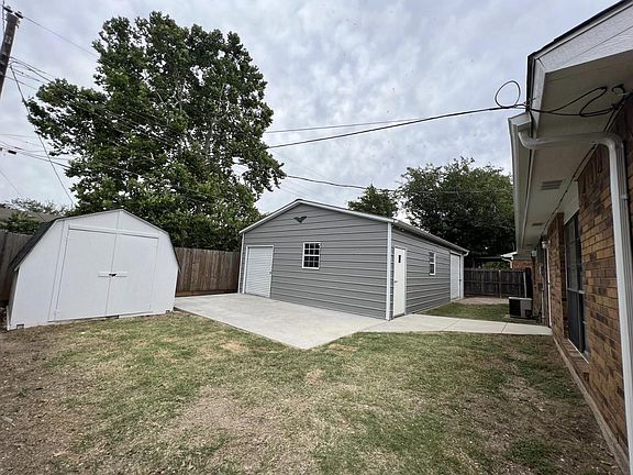 3rd image of 733 Meadow Mead Dr