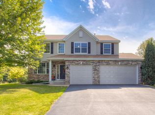 2021 Highgate Cir, Chanhassen, MN 55317