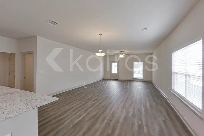 8118 Hendrick Dr — Photo 7