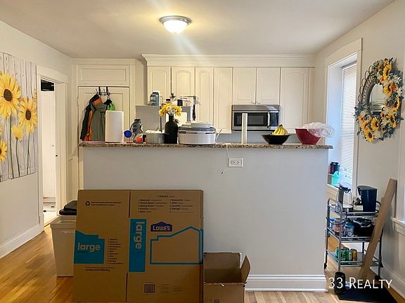 2nd image of 1231 N Greenview Ave APT Gm